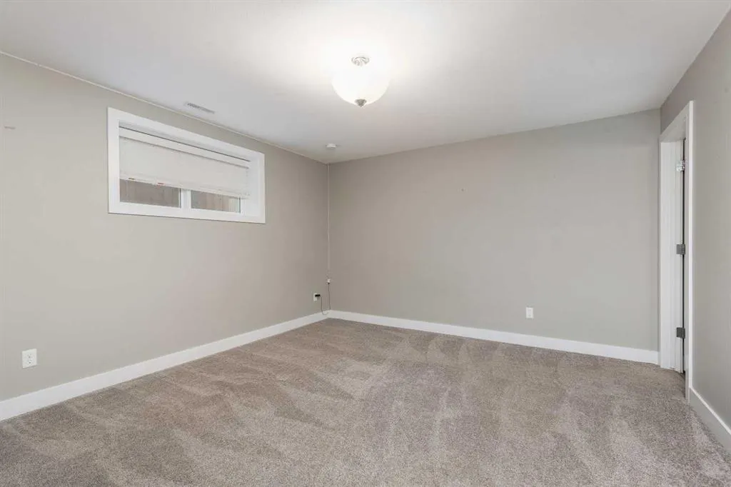 319 Northlander Bend W