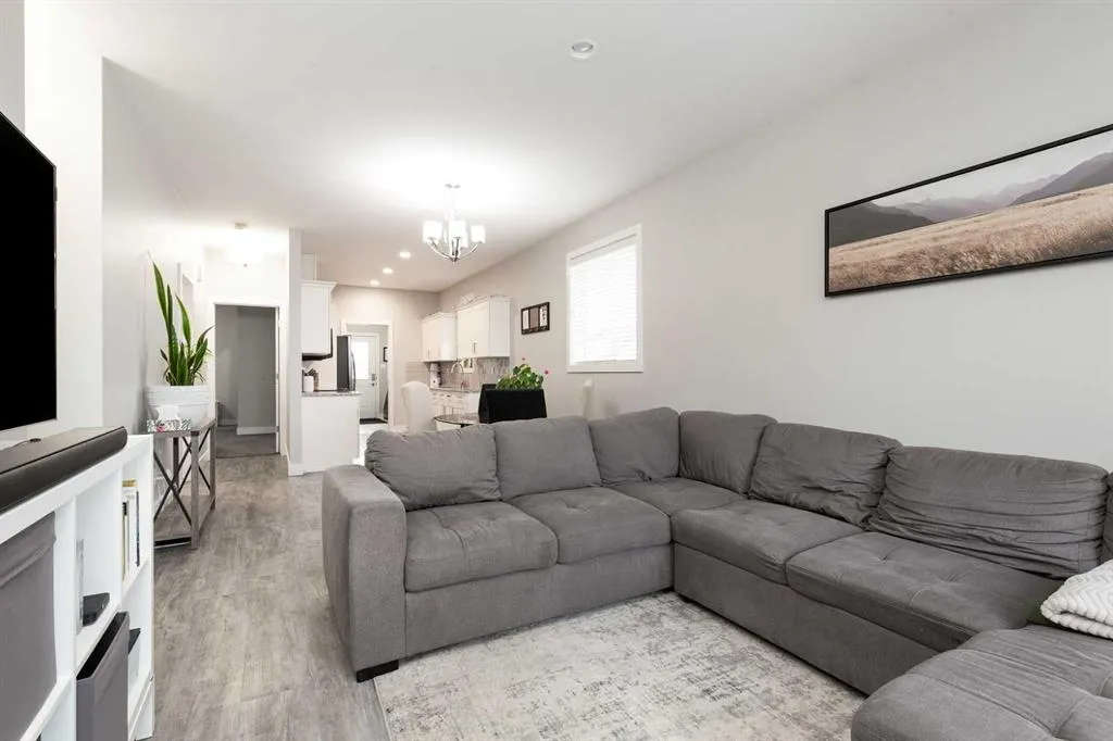 319 Northlander Bend W