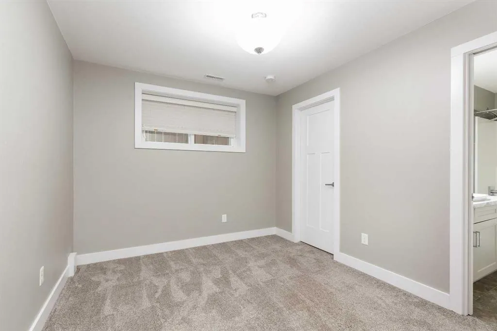 319 Northlander Bend W