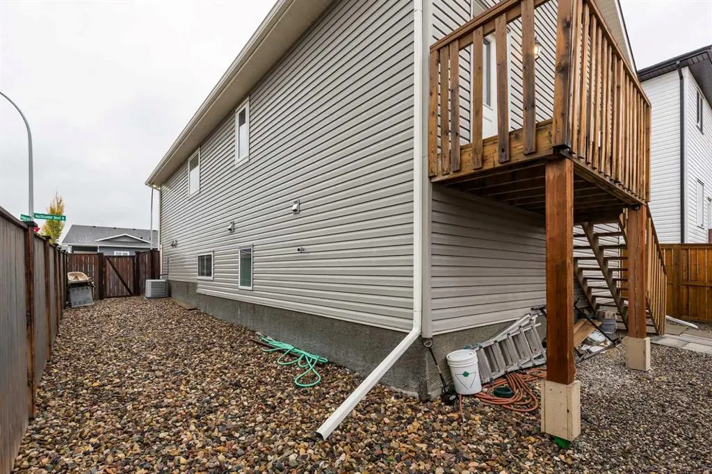 319 Northlander Bend W