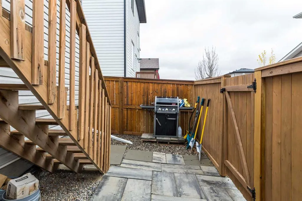 319 Northlander Bend W