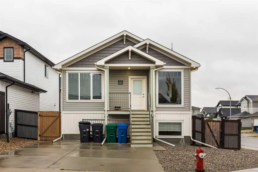 319 Northlander Bend W