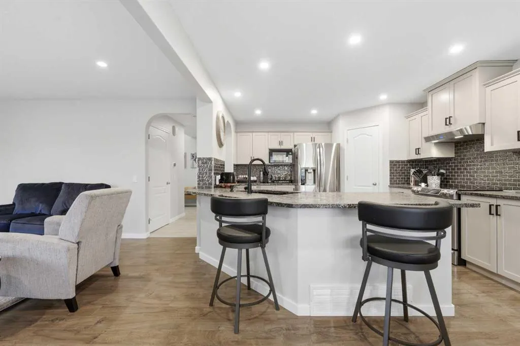 121 Springmere Grove