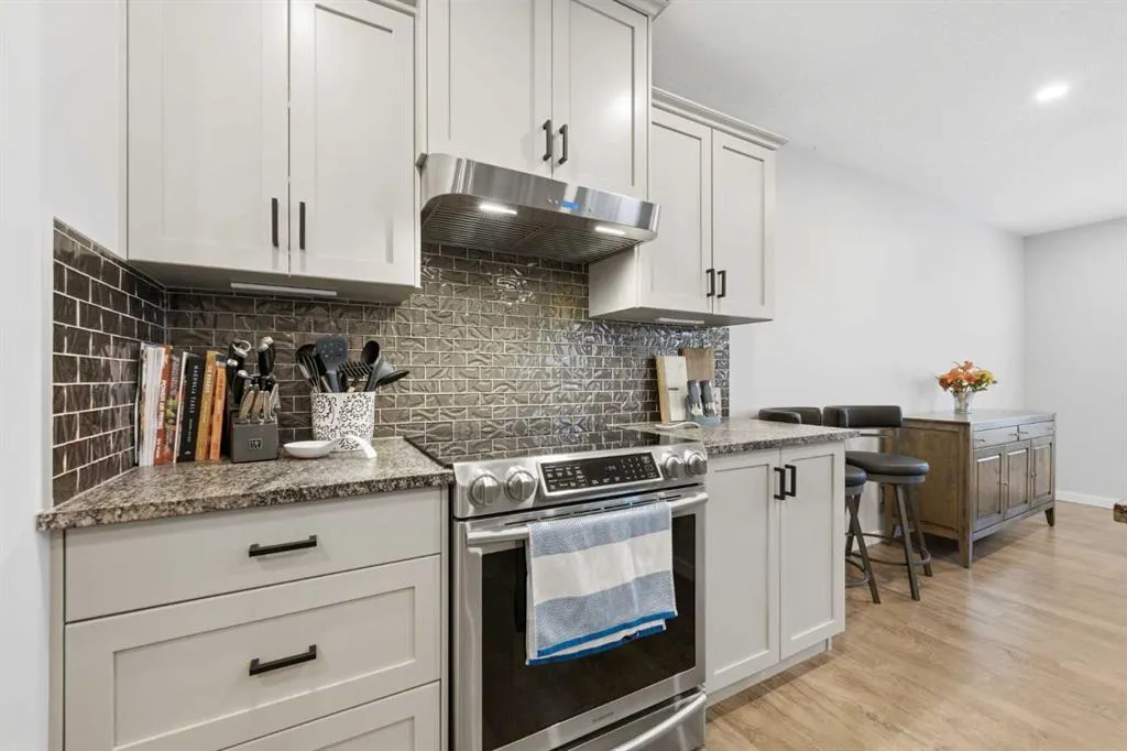 121 Springmere Grove