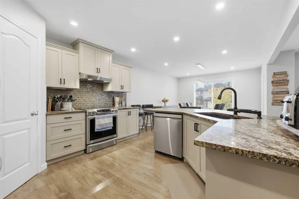 121 Springmere Grove