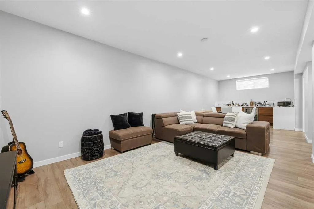 121 Springmere Grove