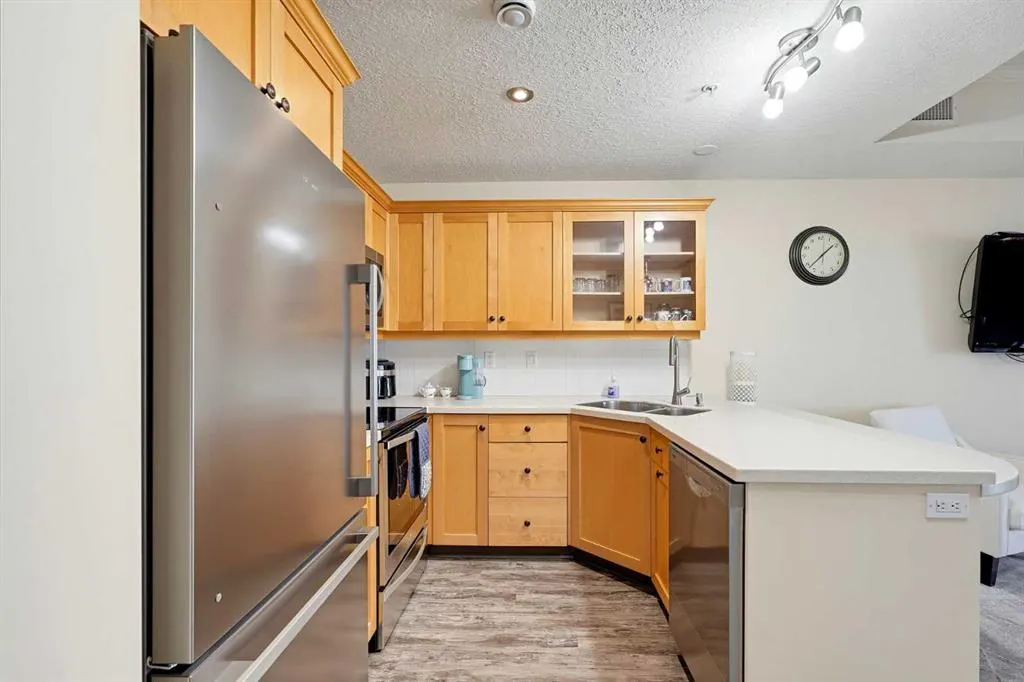 5100 Lakeshore Drive #505