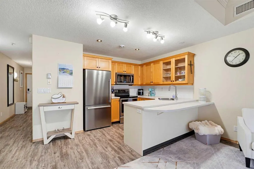 5100 Lakeshore Drive #505