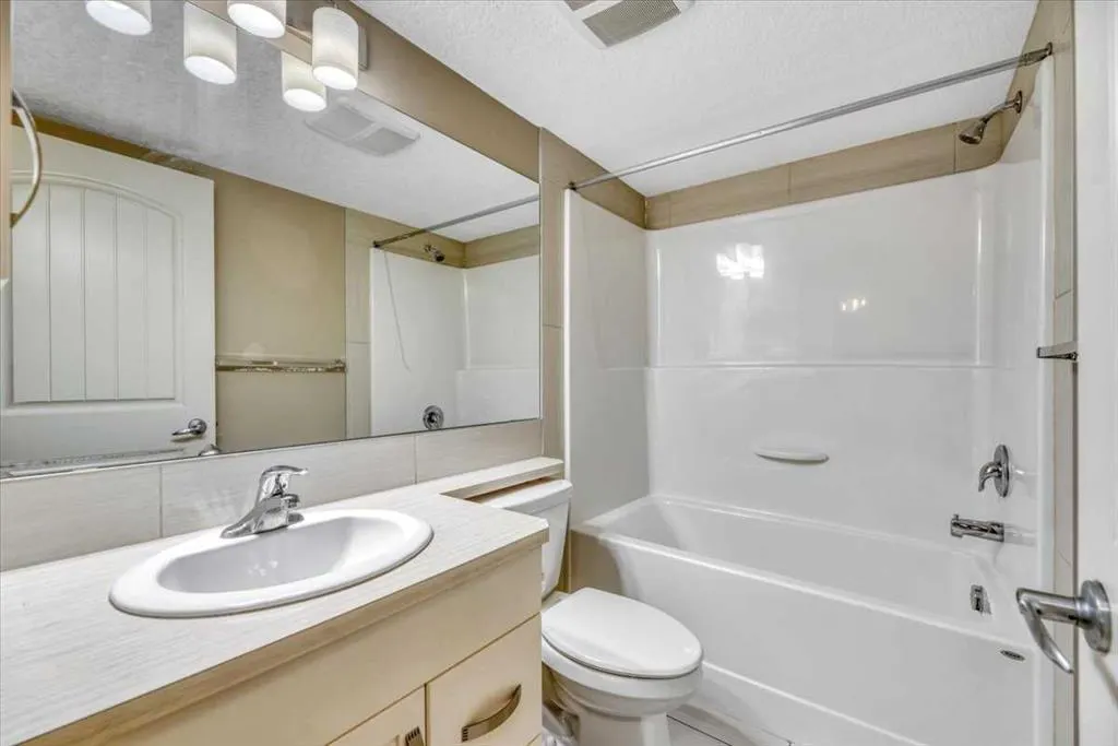 406 Cranberry Park SE #112
