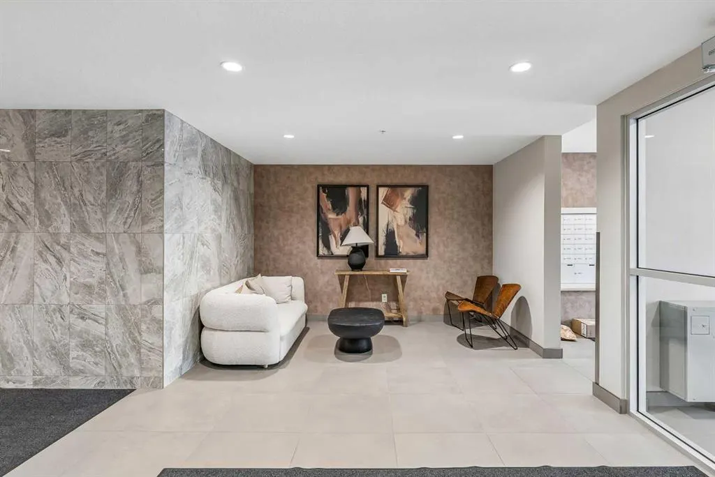 655 Shawnee Square SW #404