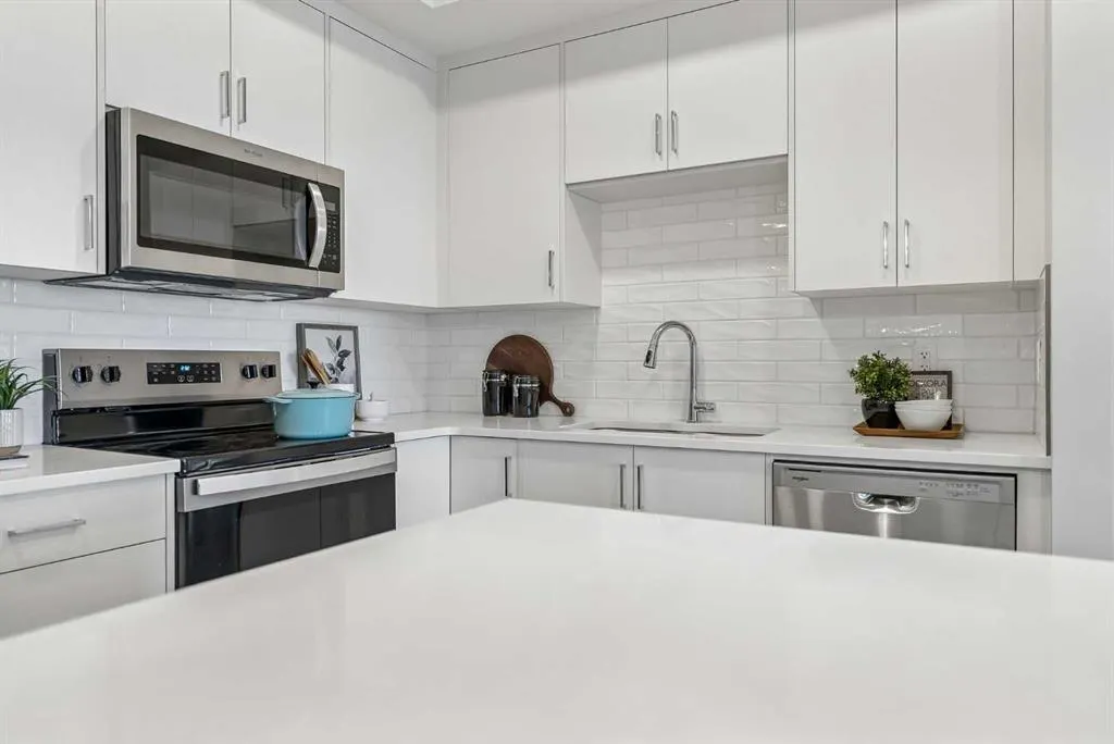 655 Shawnee Square SW #404