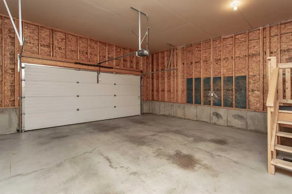 23 Lanterman Close