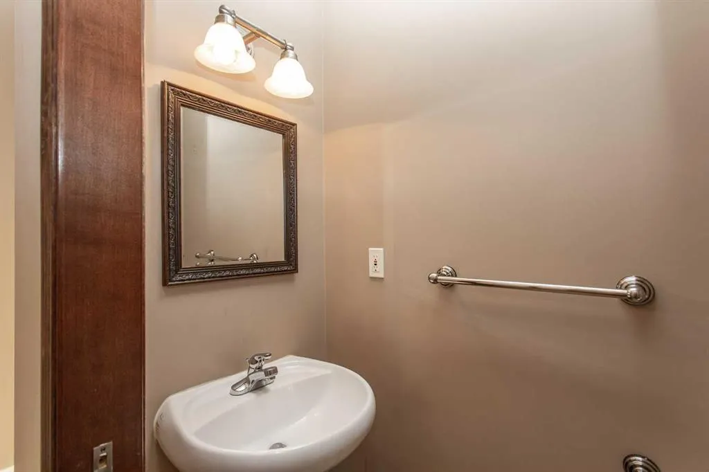 23 Lanterman Close