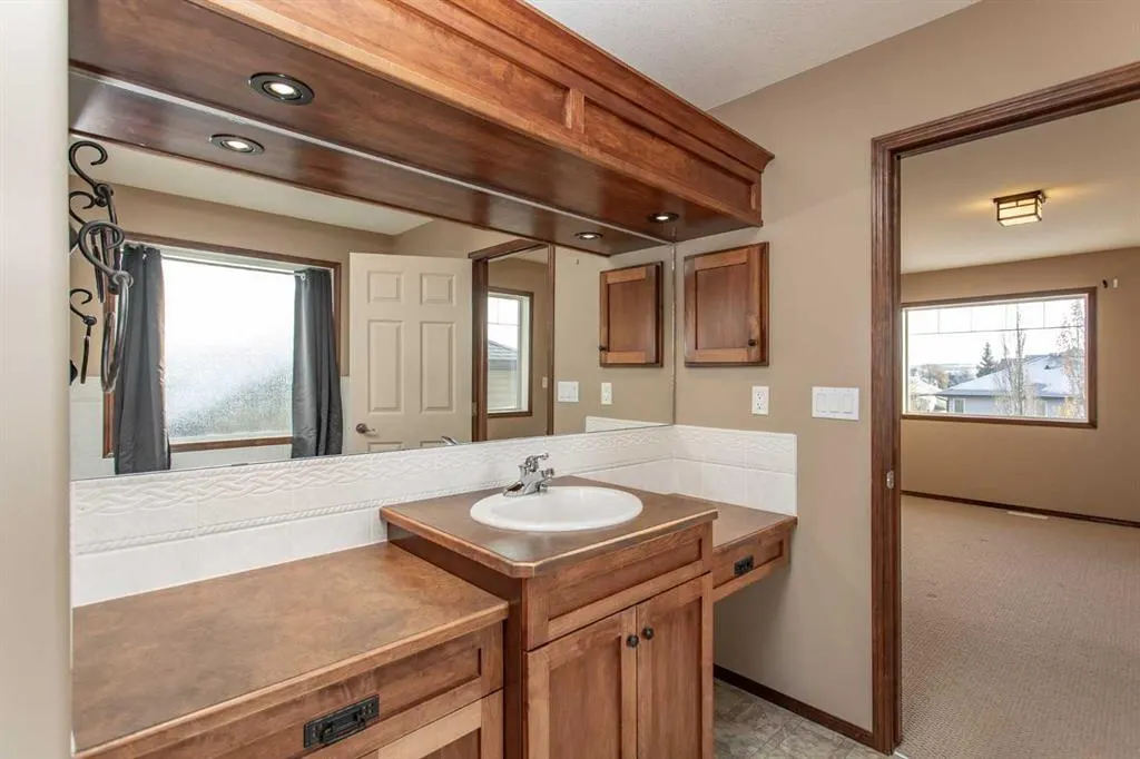 23 Lanterman Close