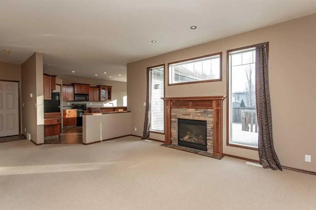 23 Lanterman Close