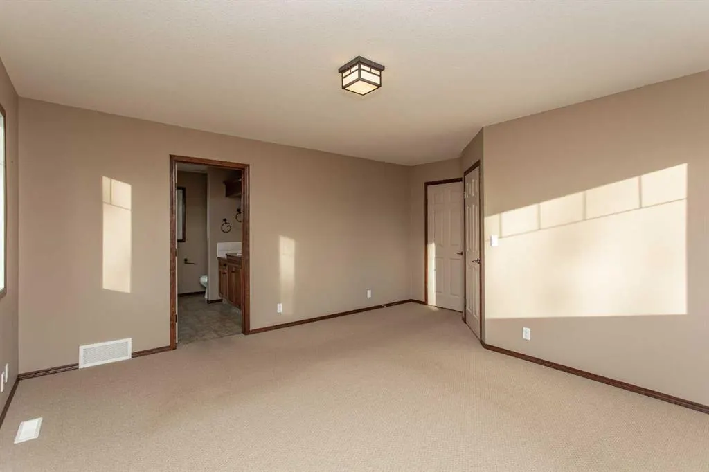 23 Lanterman Close