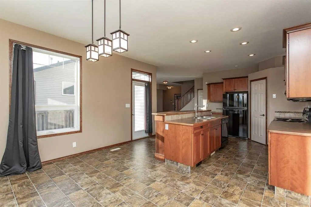 23 Lanterman Close