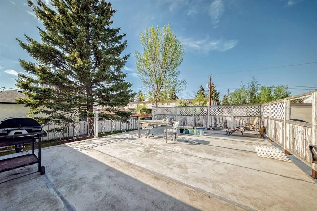 5051 Vantage Crescent NW