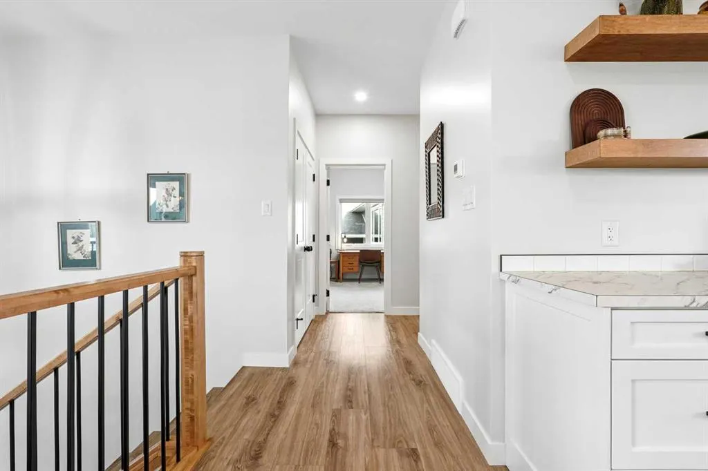 325 9 Street N
