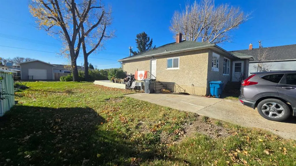 112 2 Avenue NE