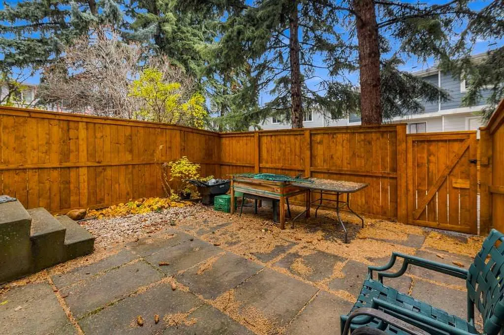 6 Bermuda Lane NW