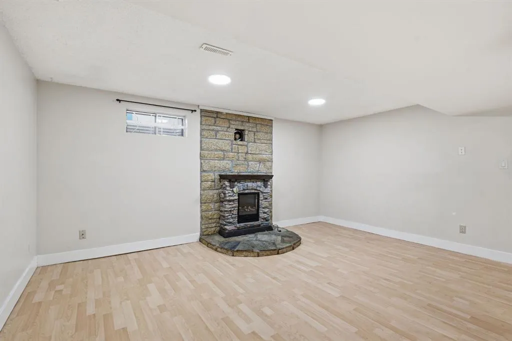 20 Glenpatrick Place
