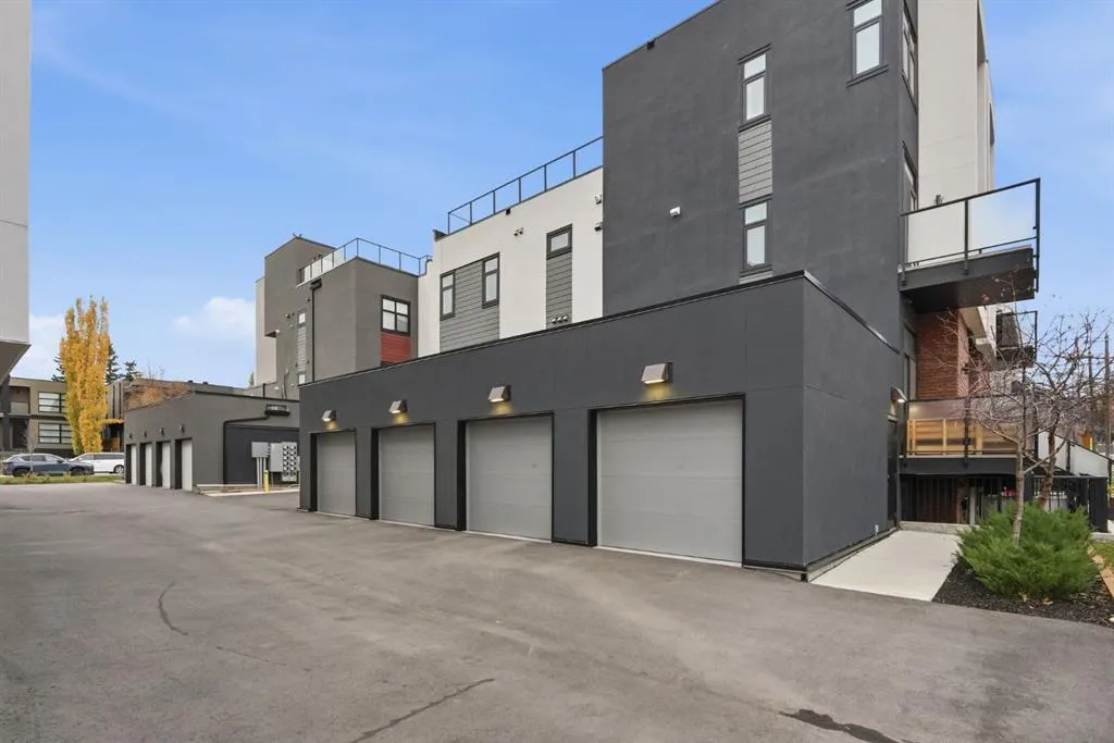 1709 35 Avenue SW #201
