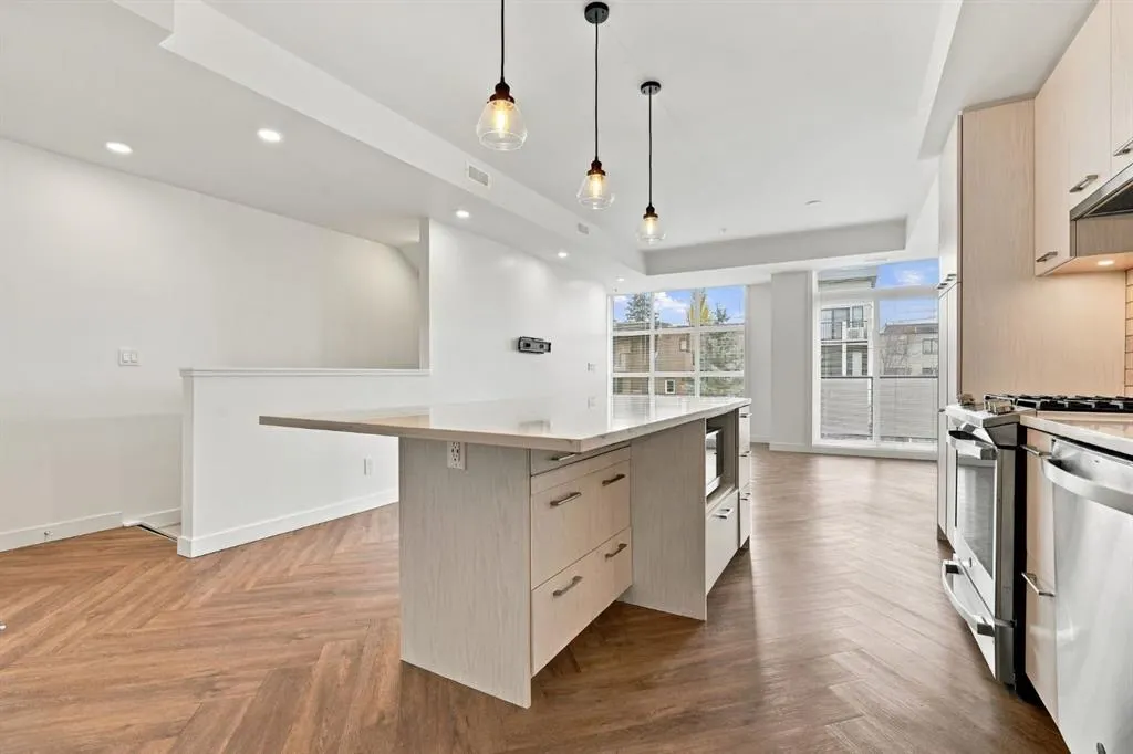 1709 35 Avenue SW #201