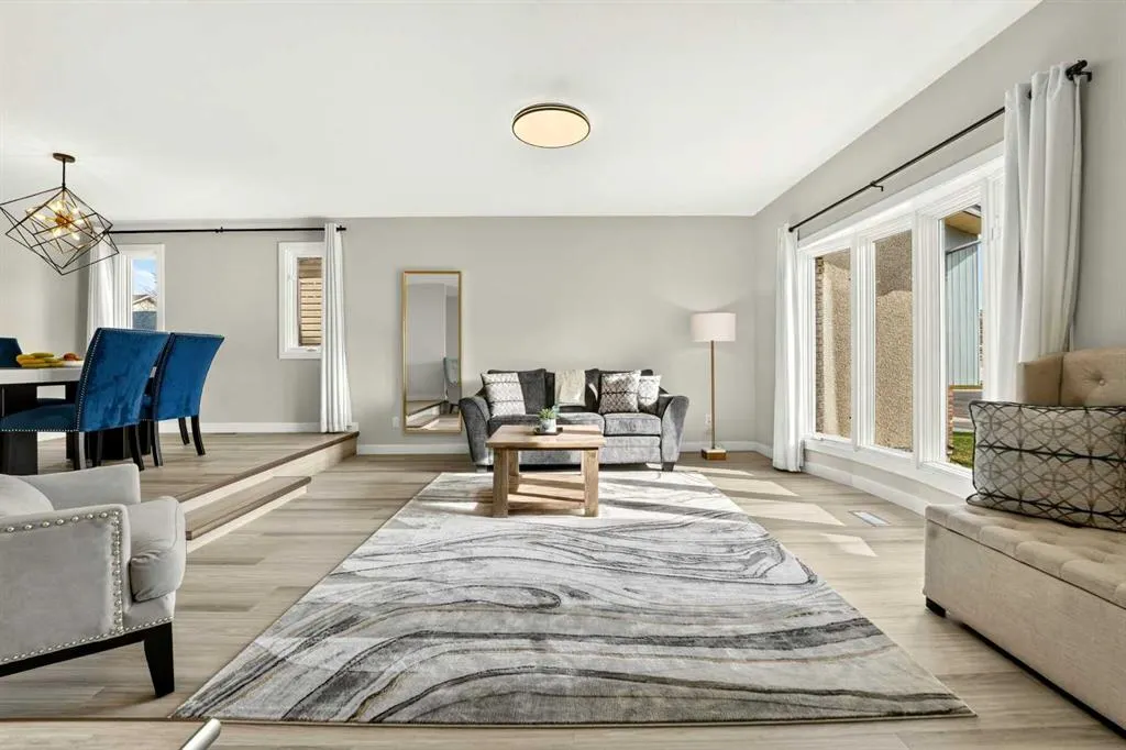 35 Ermineglen Road N