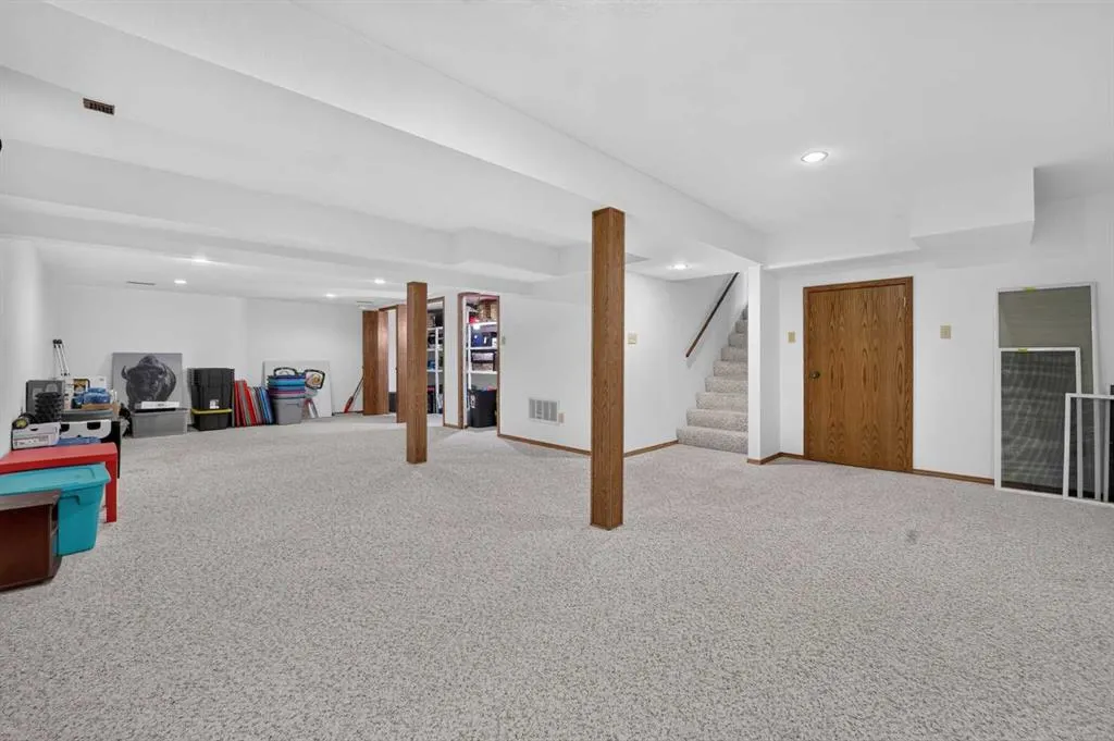 35 Ermineglen Road N