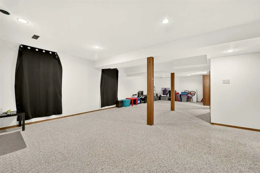 35 Ermineglen Road N