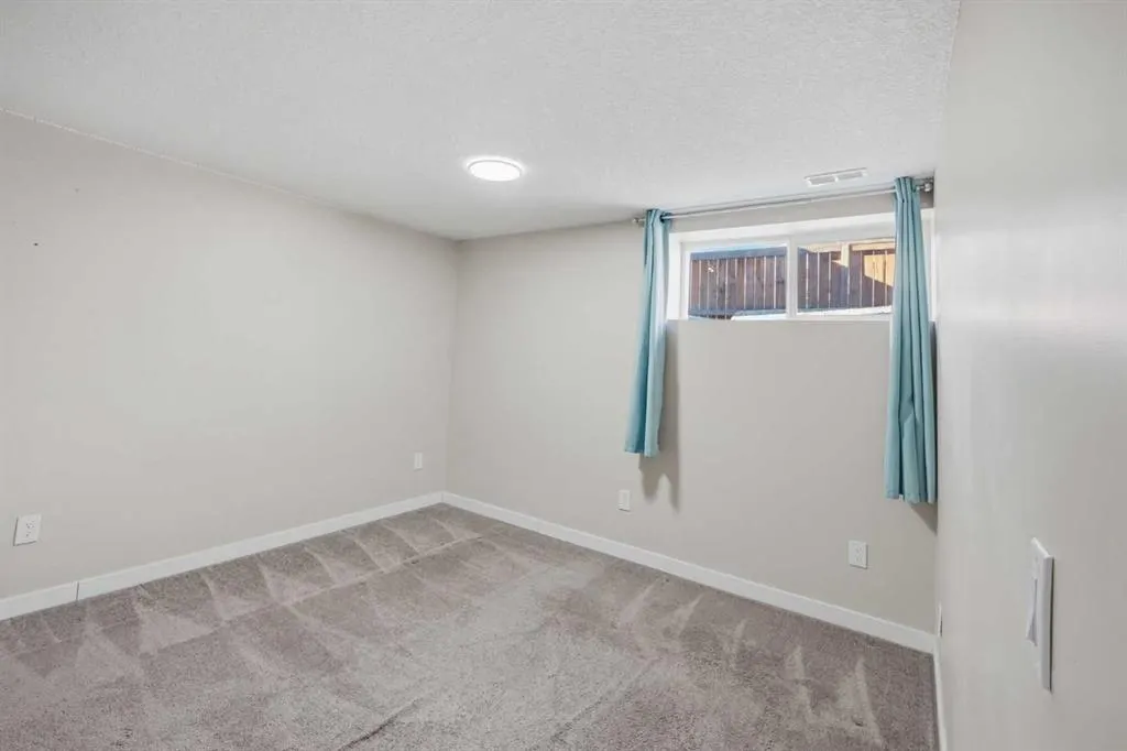 5 Taralake View NE