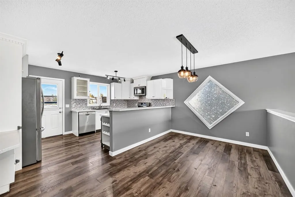 156 Aspen Creek Crescent
