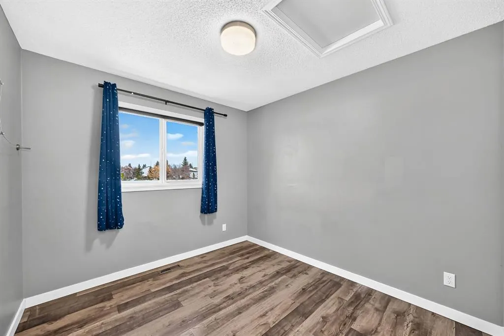 156 Aspen Creek Crescent