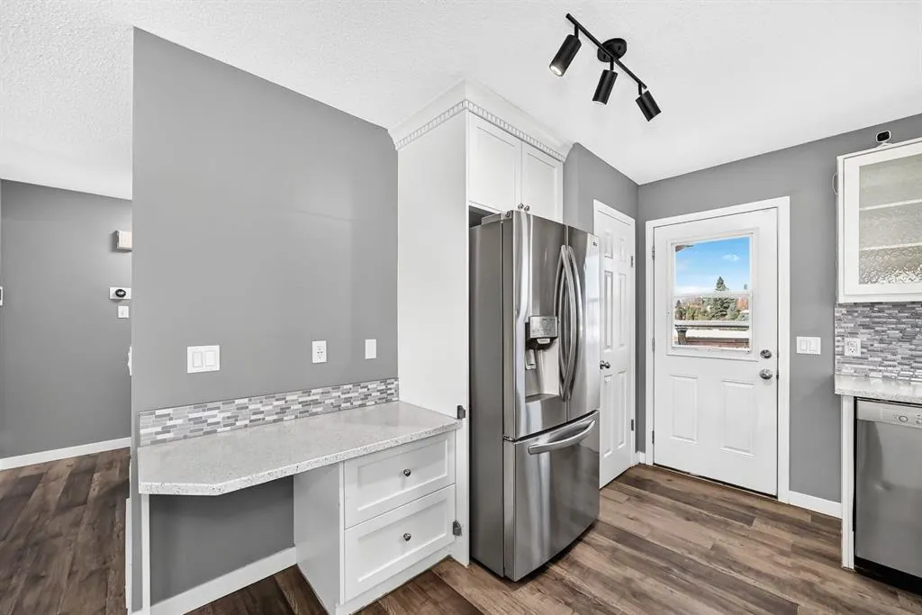 156 Aspen Creek Crescent
