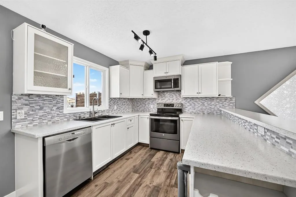 156 Aspen Creek Crescent