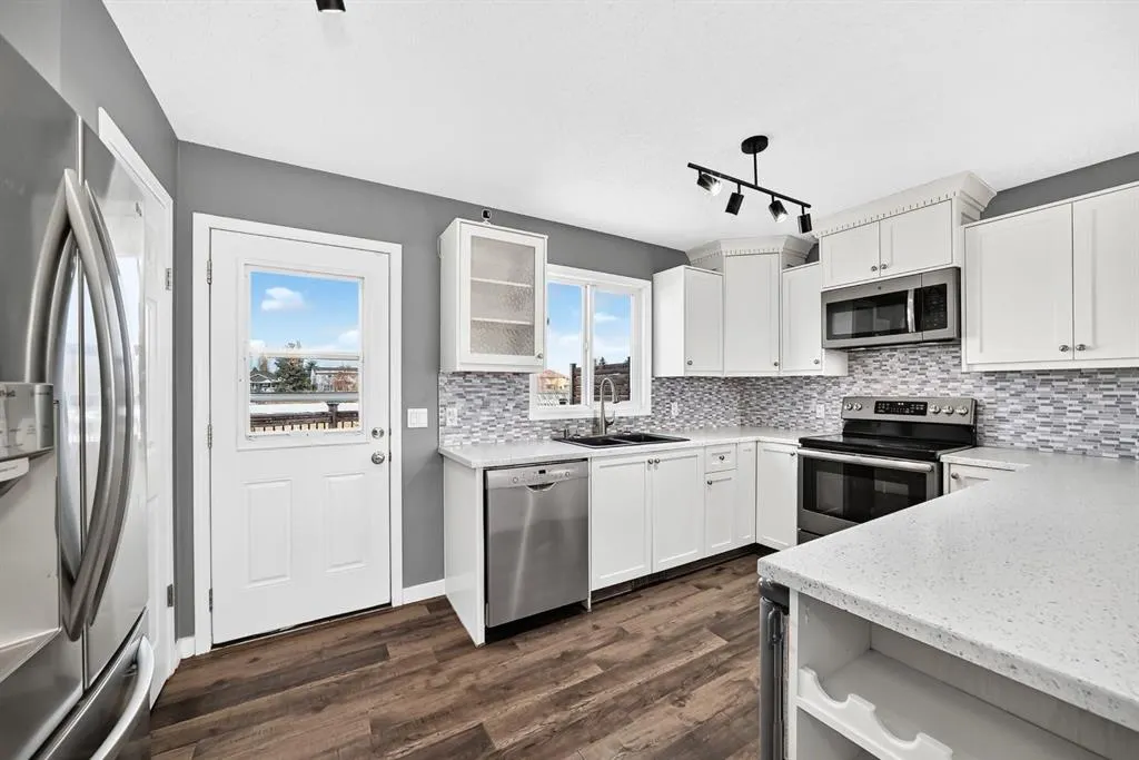 156 Aspen Creek Crescent