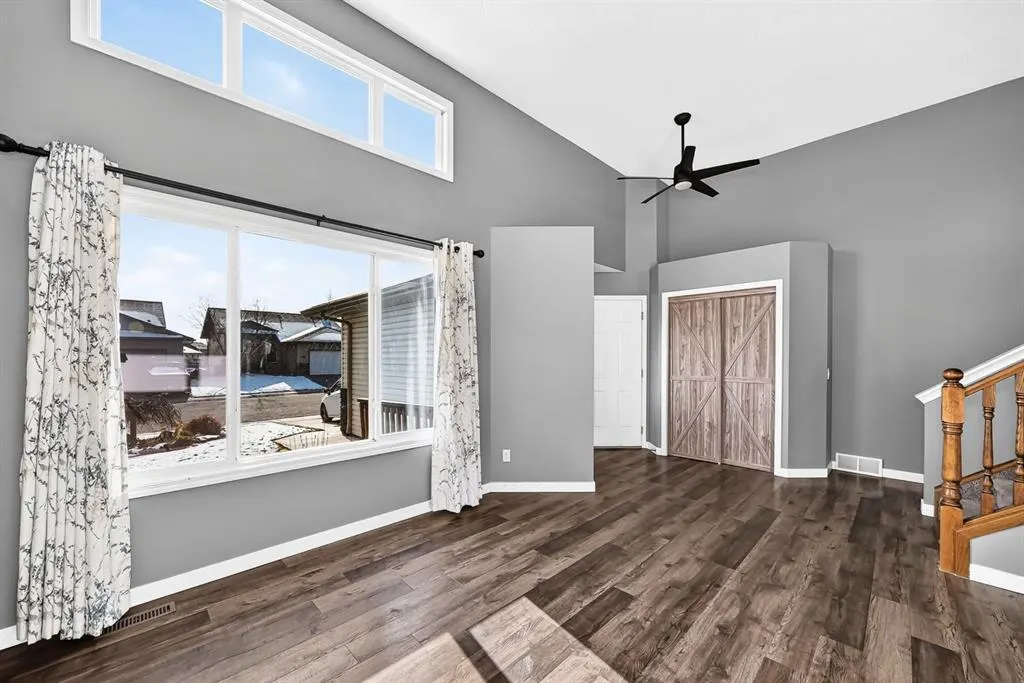 156 Aspen Creek Crescent