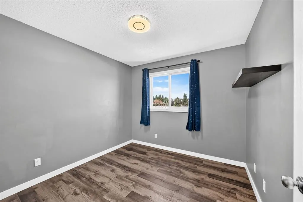 156 Aspen Creek Crescent