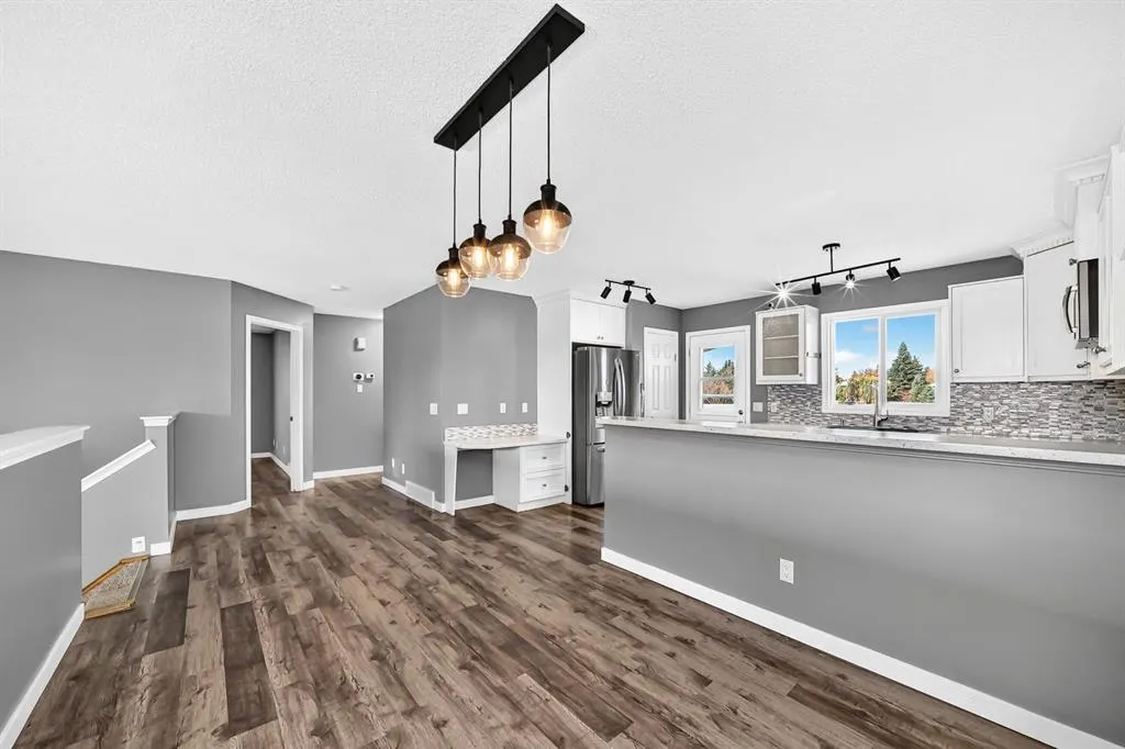 156 Aspen Creek Crescent