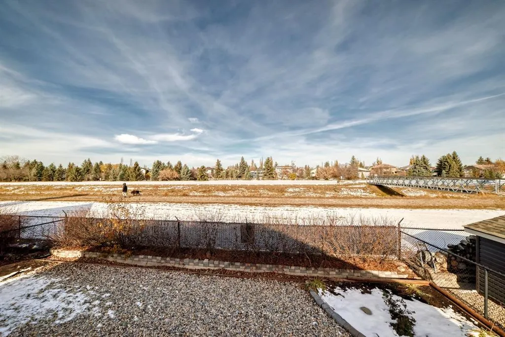 156 Aspen Creek Crescent
