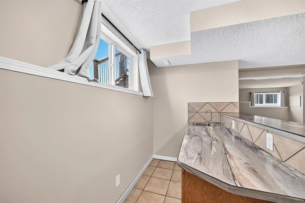 156 Aspen Creek Crescent