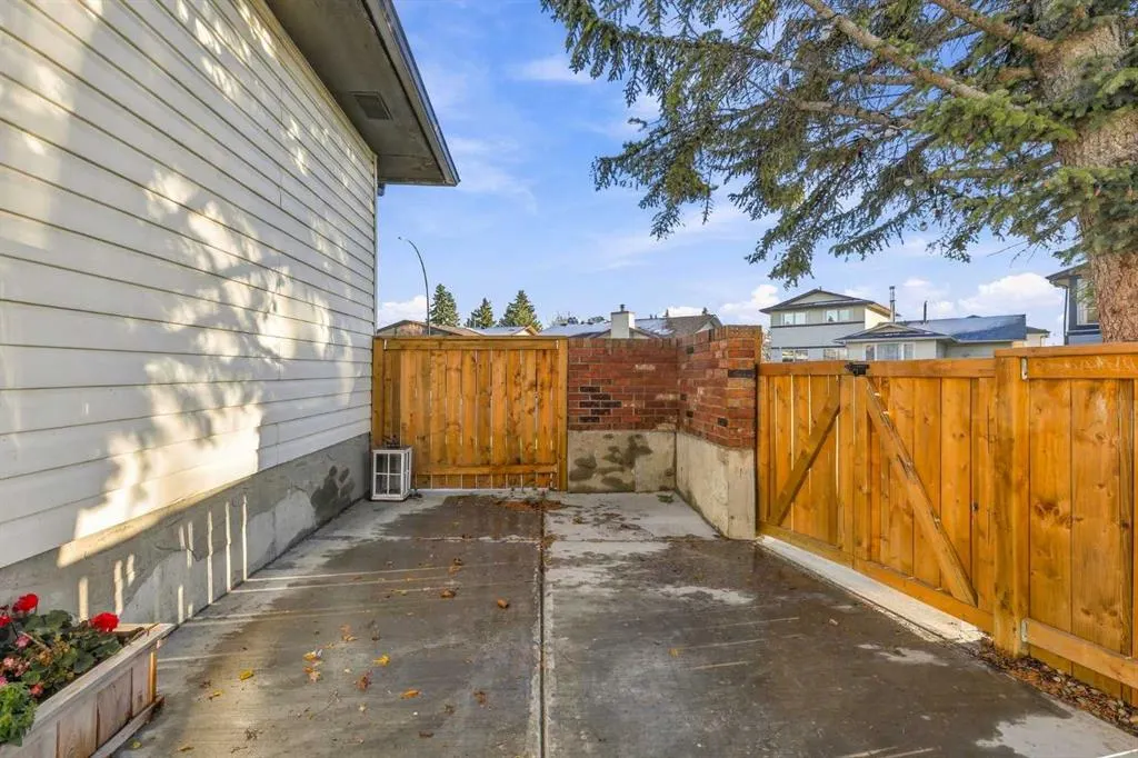 152 Rundleson Place NE
