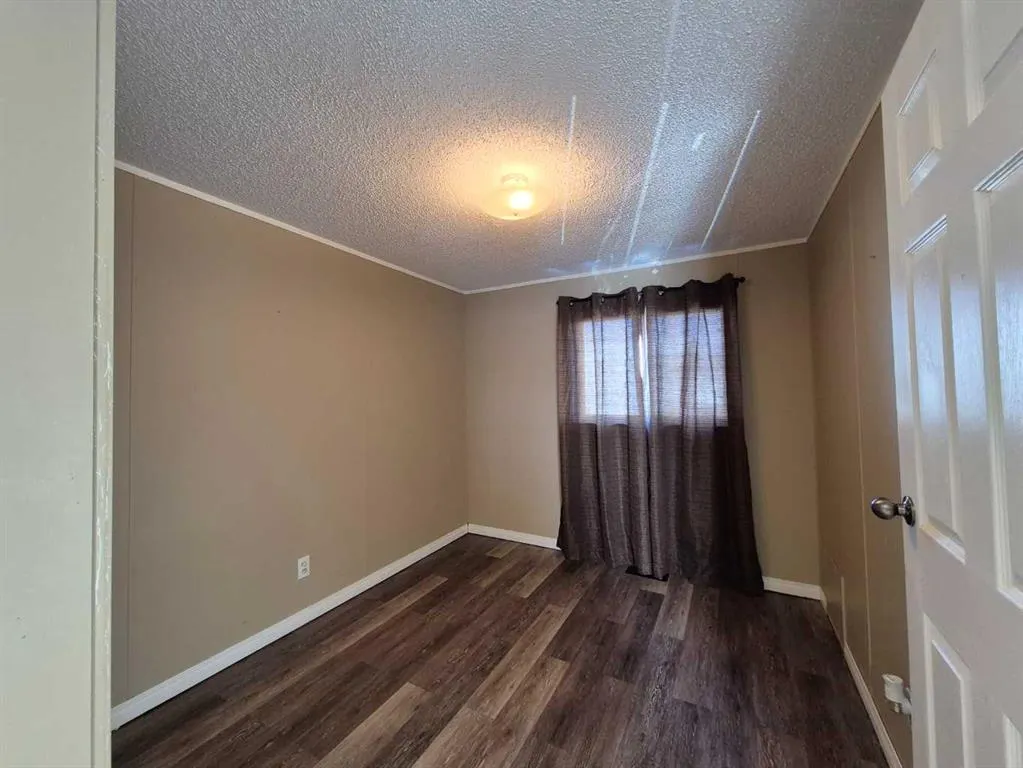 5800 46 Street #11