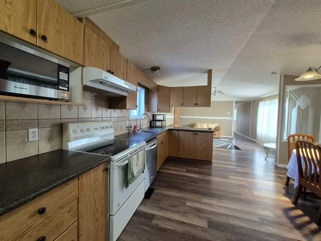 5800 46 Street #11