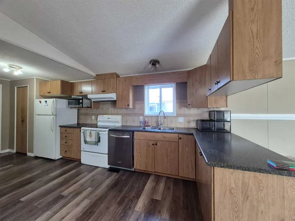 5800 46 Street #11