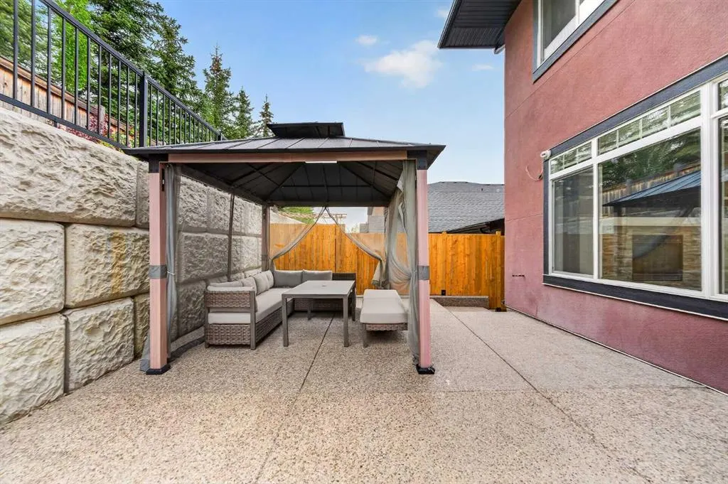 36 Rockyvale Green NW
