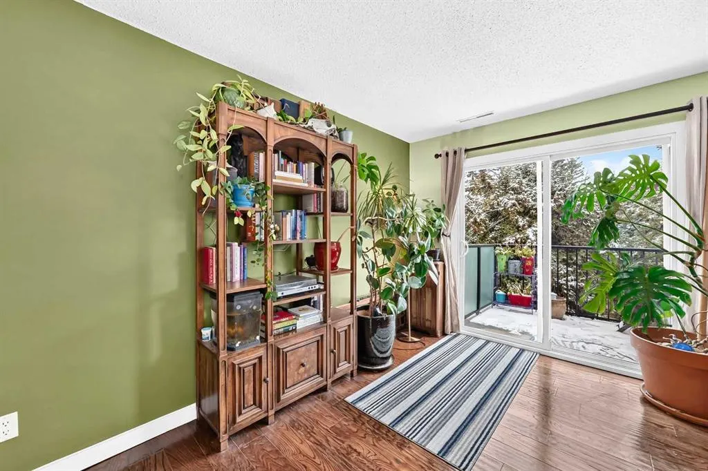 304 Cedar Crescent SW #12