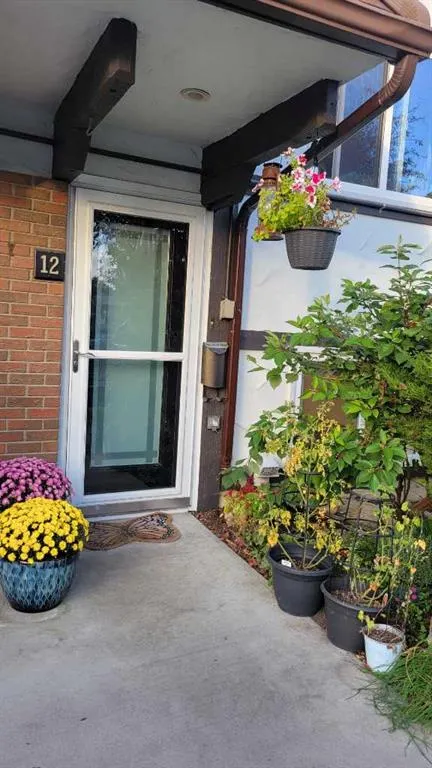 304 Cedar Crescent SW #12