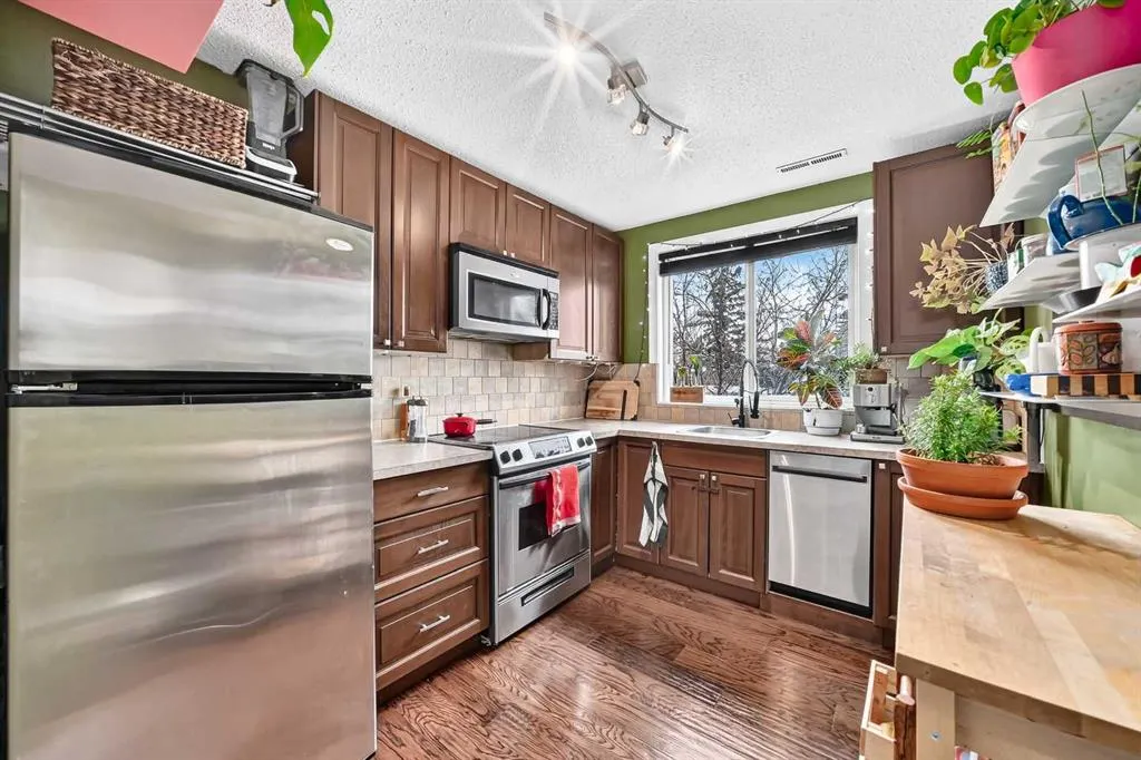 304 Cedar Crescent SW #12